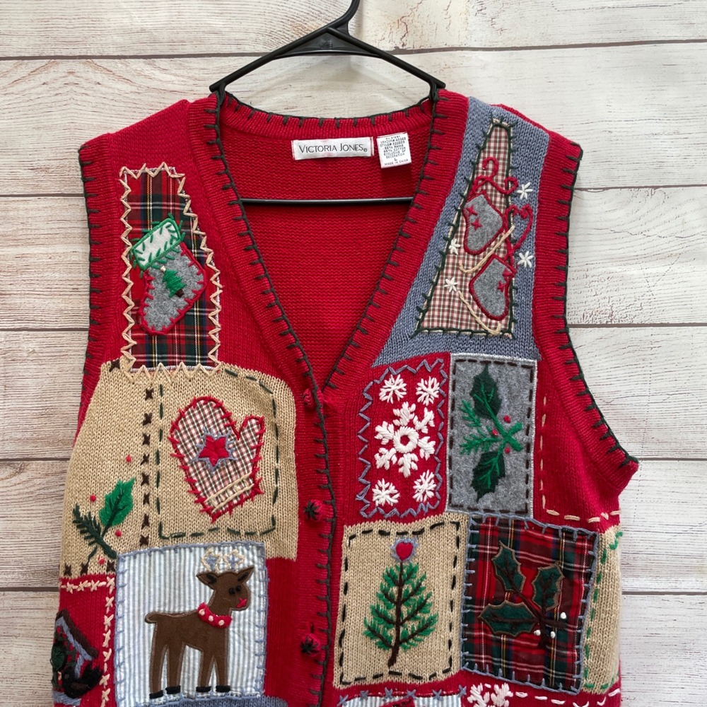 VINTAGE VICTORIA JONES EMBROIDERED PATCHWORK SWEATER VEST - Picture 2 of 9
